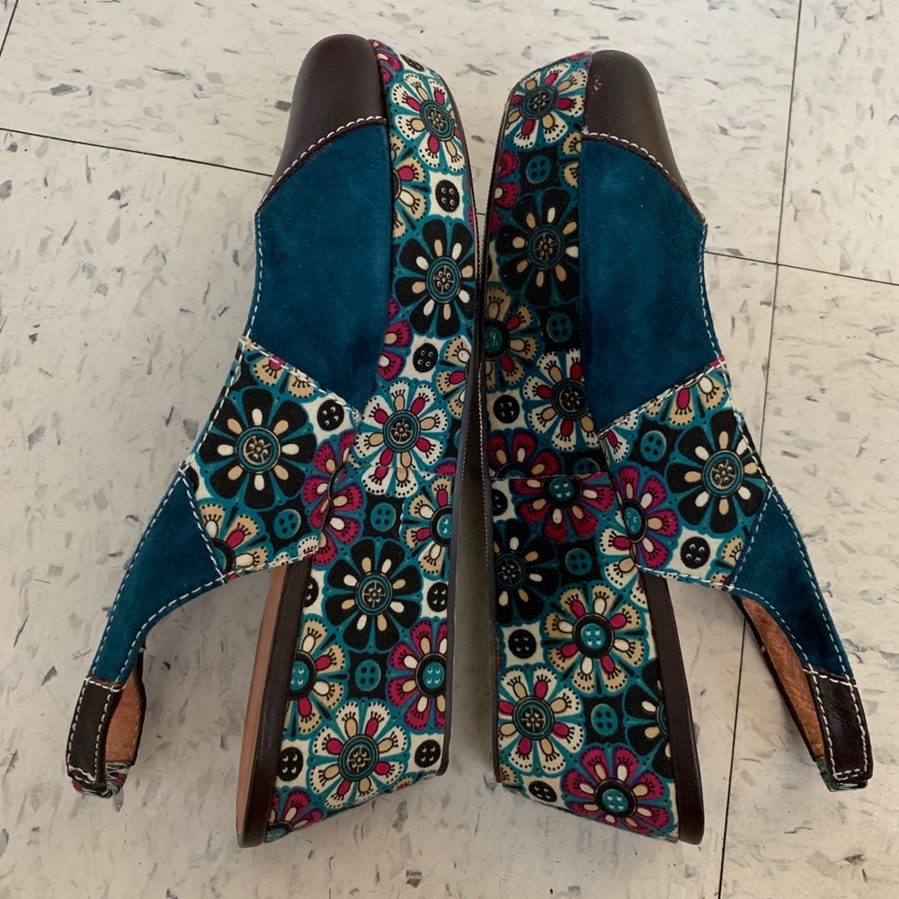 Anthropologie Pink Studio 70’s Inspired Sling-Back